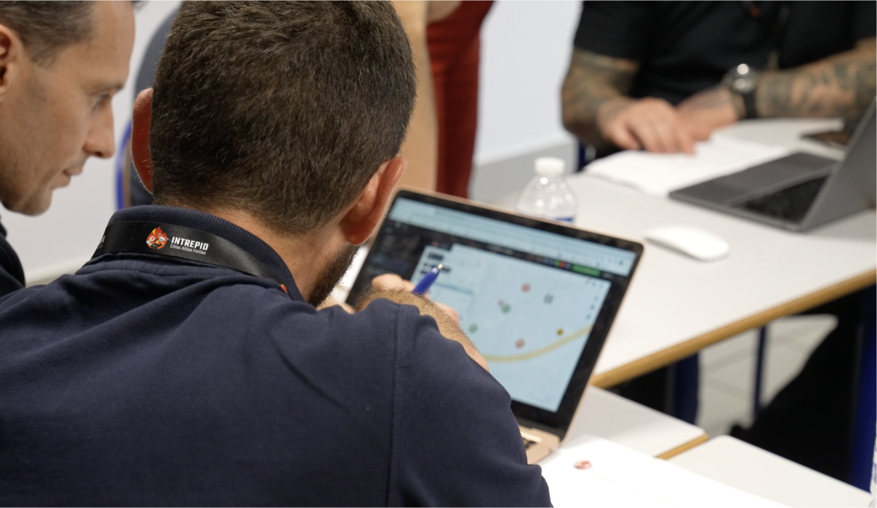 personnes en réunion